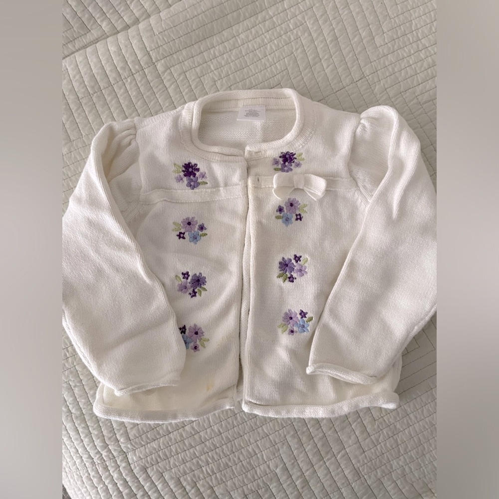 Girls floral sweater! 💜